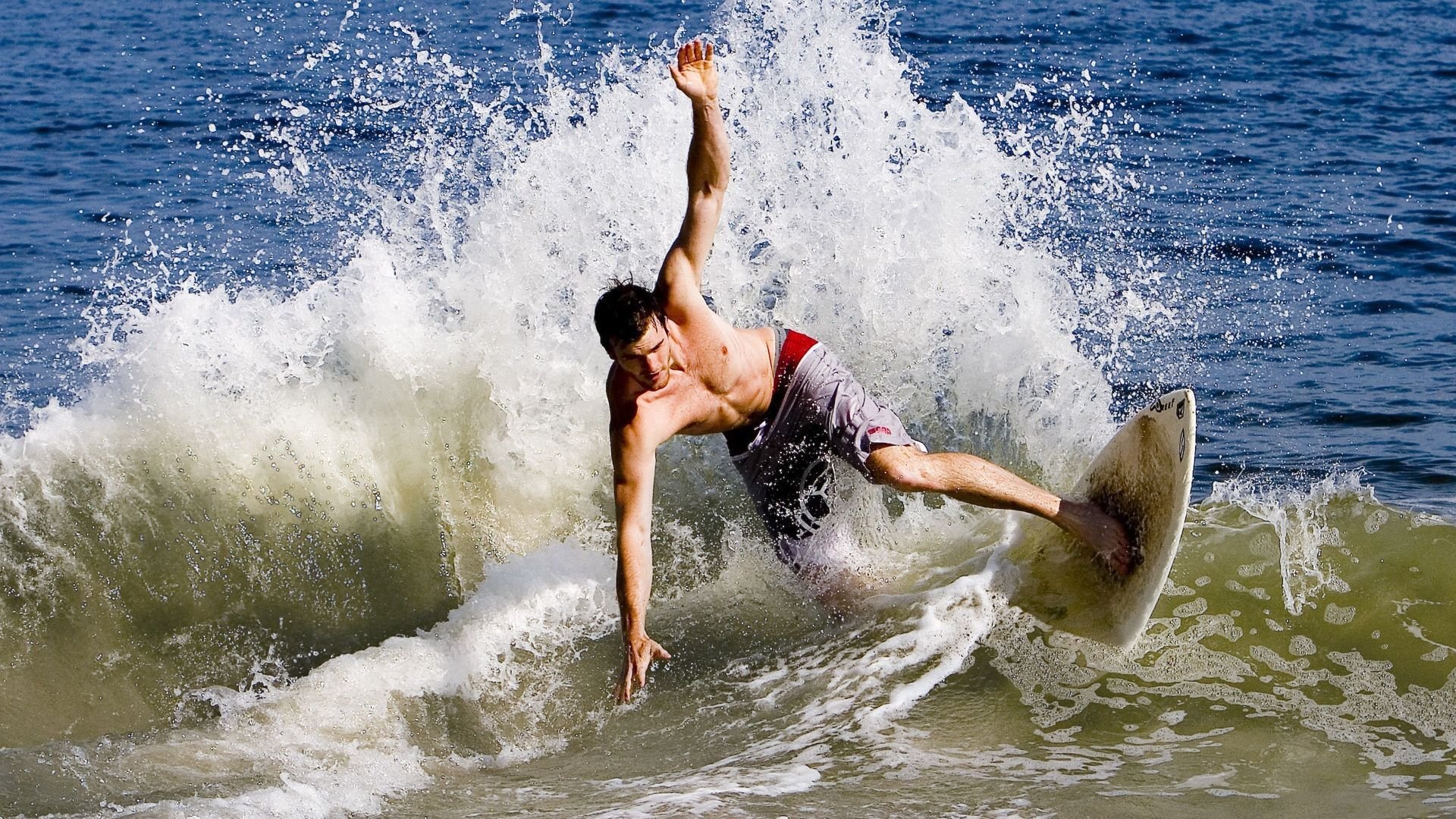 德甲争冠战焦点战，山西队连续得分压制上海队