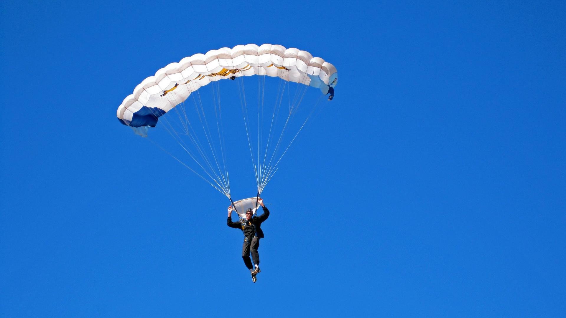 开云体育世界杯-门迪的救赎，一场足球赛如何成为战争阴影下的和解寓言