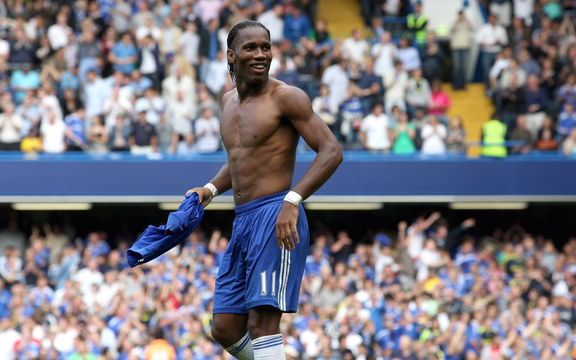 英超争冠之夜，锡安关键回合不手软，当绿茵场与硬木地板的命运交响